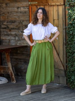 Gombbal díszített szoknya