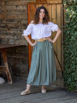 Gombbal díszített szoknya