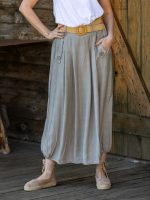 Gombbal díszített szoknya