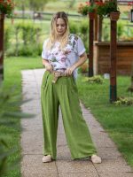 Gombbal díszített bő szárú nadrág