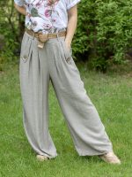Gombbal díszített bő szárú nadrág