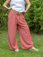 Gombbal díszített bő szárú nadrág