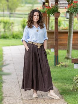 Övvel díszített len szoknya