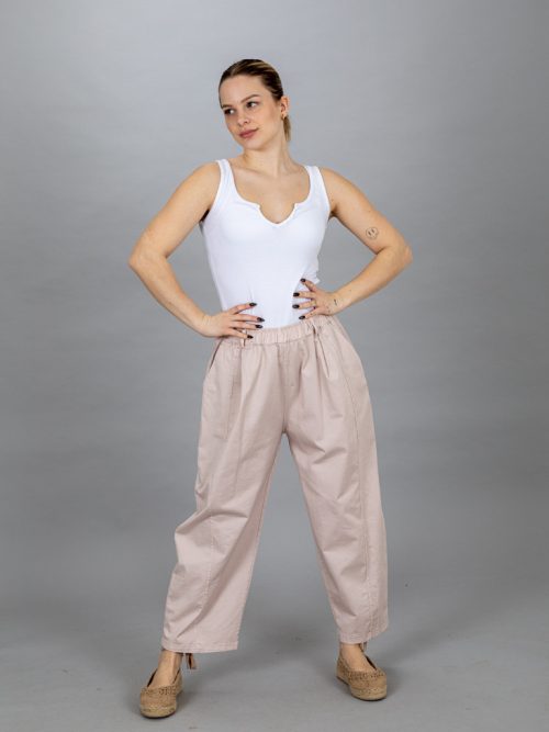 Varrással díszített lefelé szűkülő vászon nadrág