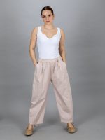 Varrással díszített lefelé szűkülő vászon nadrág